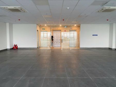 Cho thuê Sàn Bi- a, văn phòng tại Yên Xá, Thông sàn, không cột, thang máy, ô tô tránh, 250m2, 30tr