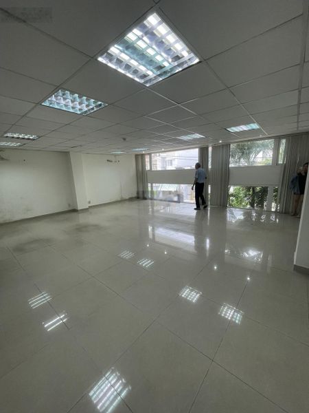 Sàn VP 50m ngay MT đường số Lâm Văn Bền, có thang máy, bảo vệ, free xe máy, free QL, có hoá đơn VAT