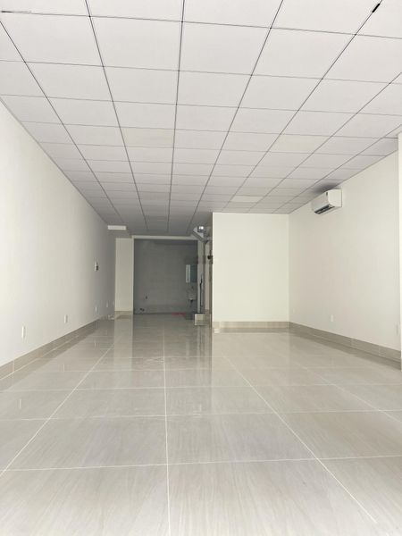 Cho thuê nhà nguyên căn làm văn phòng dt 350m2 giá 55tr/th tại kdc Him Lam Kênh Tẻ