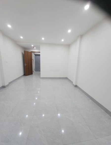 Cho thuê văn phòng Xuân La, Lạc Long Quân 30m2 điều hòa, wc khép kín, nhà mới đẹp như hình