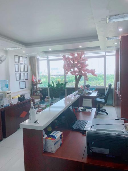 Cho thuê văn phòng Khuất Duy Tiến, diện tích 30 m2, phòng vuông vắn thoáng đẹp