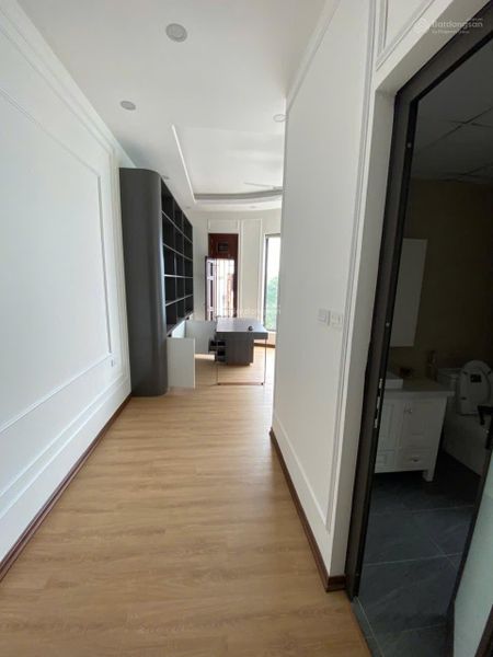 Cho thuê để ở nguyên tầng trong tòa nhà ở Quang Trung, Hà Đông, full đồ, thang máy, chỗ để ô tô