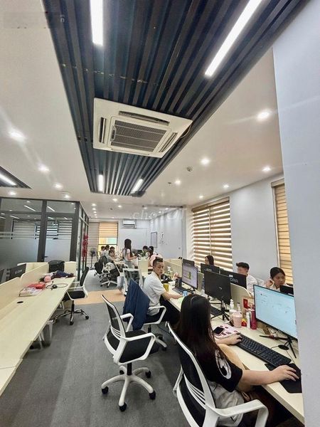 Cho thuê 170m2 và 250m2 VP tại phố Duy Tân, Cầu Giấy giá siêu rẻ.