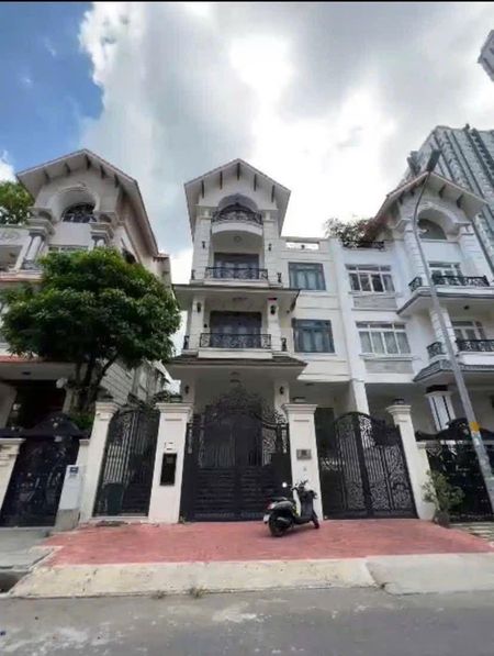 Cho thuê văn phòng nguyên căn biệt thự 10*20m chỉ 80tr lh 0902895788