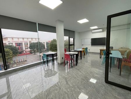 Cần cho thuê toàn bộ toà nhà 6 tầng làm văn phòng, trung tâm dạy học, trung tâm ngoại ngữ XKLĐ