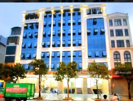 Cho thuê sàn văn phòng mặt phố Xuân Thuỷ, diện tích: 1000m2,giá ổn áp:182k/m2,bao VAT,có phòng cháy