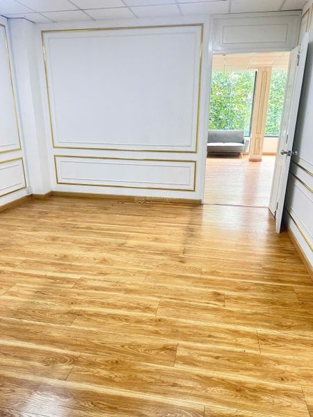 Cho thuê văn phòng 121m² và 200m² toà nhà Sư Vạn Hạnh, P12, Q10 - đối diện Vạn Hạnh Mall. Giá tốt