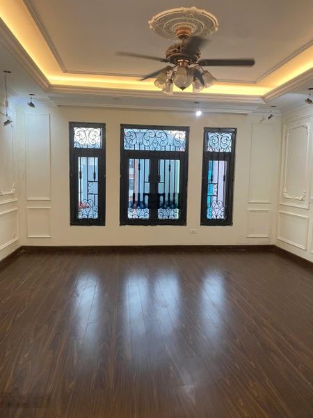 Cho thuê văn phòng ở Xuân La, ngay Ngoại Giao Đoàn, 100m2 - 10 triệu, sàn mới hoàn thiện đẹp xịn xò