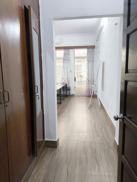 Cho thuê văn phòng, lớp học rộng 40m2 có ban công của sổ lớn ở Bình Giã, P. 13, Tân Bình