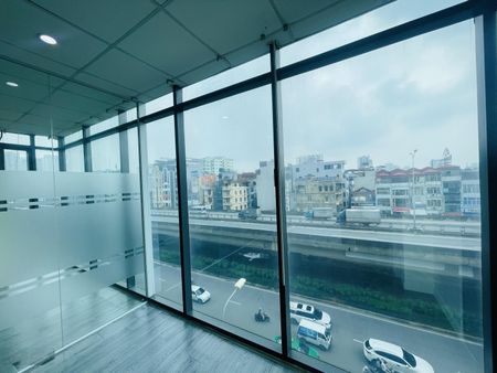 Chỉ 25 triệu có ngay văn phòng 180m2 mặt phố Nguyễn Xiển, chia sẵn phòng, miễn phí xe máy