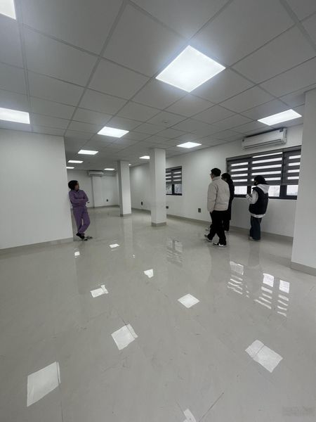 Cho thuê sàn văn phòng Nguyễn Xiển, DT 80m2/tầng, sàn thông đẹp