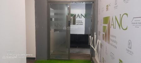 Cho thuê văn phòng mặt tiền Bạch Đằng, nằm trong tòa nhà văn phòng hạng A Đà Nẵng. LH: 0905982668