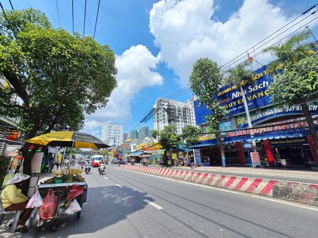 Mặt bằng 516 Huỳnh Tấn Phát Q7 ngang 30x50m sàn hơn 2000m² giá 400tr