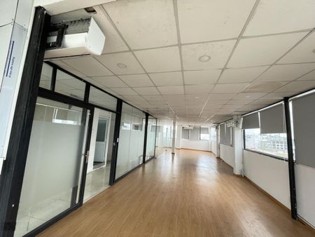 Chính chủ cho thuê văn phòng 110m2 giá rẻ view cực thoáng ở đường Hòa Hưng, Quận 10