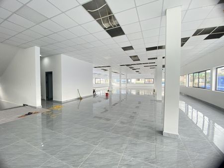 Cần cho thuê nguyên sàn 400m2 hoàn thiện cơ bản tại MT Võ Văn Kiệt, Quận 5 - LH 0906970252