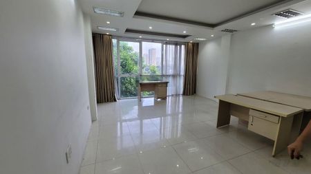 Cho thuê văn phòng Khuất Duy Tiến - Trần Duy Hưng, diện tích 30 m2, phòng vuông vắn thoáng đẹp