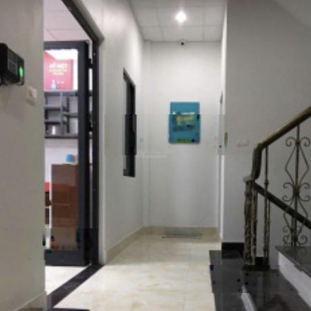 Cho thuê tòa nhà thang máy nguyên căn phố Đặng Vũ Hỷ Thượng Thanh, vỉa hè đường 12m 3 ôtô vào nhà