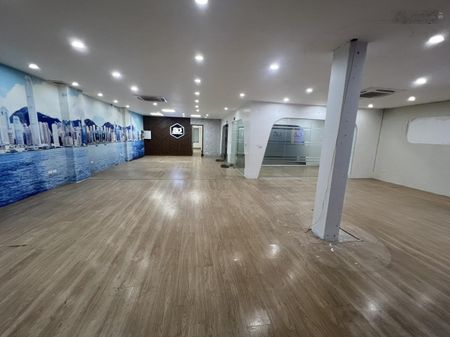 Cho thuê văn phòng phố Trần Duy Hưng,cầu giấy,hà nội,dtsd 160m2,sàn thông,giá 23tr/tháng