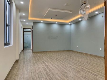 Văn phòng 7 tầng đường xuân thủy có thang máy, giá chỉ 65 triệu/tháng