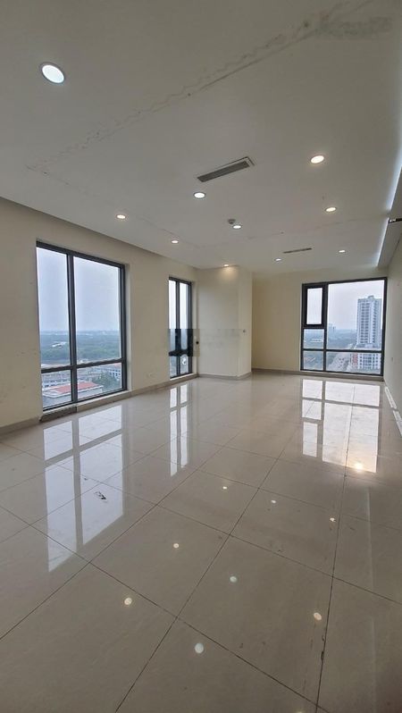 Cho thuê văn phòng Golden King PMH 45m2 căn góc, rộng thoáng mát .