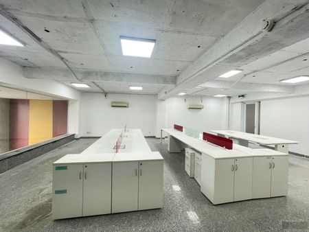 Chính chủ cho thuê văn phòng 100m2 đẹp giá rẻ ở Tôn Đản Quận 4