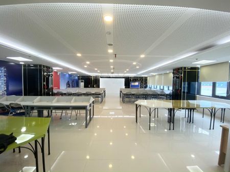 Thuê ngay, không tiếc - Chính chủ cho thuê Văn Phòng tại Duy Tân, Cầu Giấy view đẹp sang, chuẩn vp