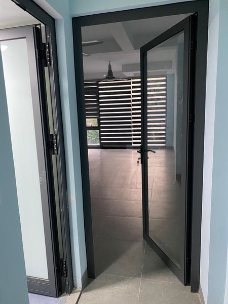 Chính chủ cho thuê tầng 1 và tầng 2 làm văn phòng. Gia đình 3 người ở tầng 3,4,5