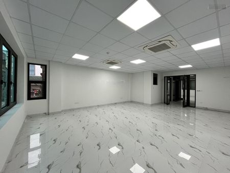 Cho thuê văn phòng Nguyễn Xiển, diện tích 80 m2, văn phòng mới đẹp, giá chỉ 12 tr/tháng