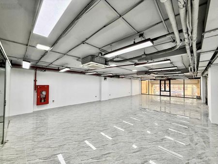 Cho thuê mặt bằng 135m2 phố Đặng Tiến Đông