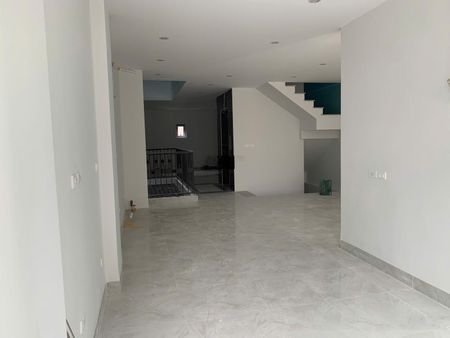 Cho thuê 2 sàn (mỗi sàn 90m2) khu vực phương liệt, thanh xuân, hà nội
