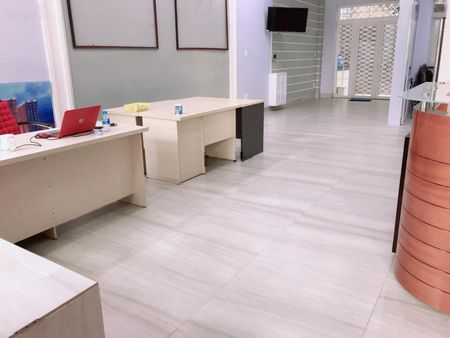 Cho thuê văn phòng tầng trệt 5*20m chỉ 17tr