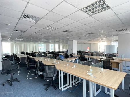 Cho thuê gấp VP mặt phố Khuất Duy Tiến sàn 150m2 vuông vắn, vị trí đẹp. LH: 0982908245