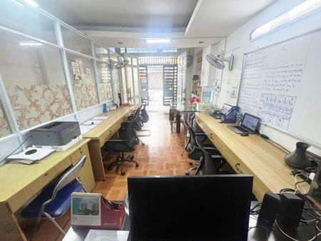 Cho thuê mặt bằng KDC Trung Sơn gần Him Lam Quận 7. Giá: 7 triệu/tháng. Có nội thất, lối đi riêng