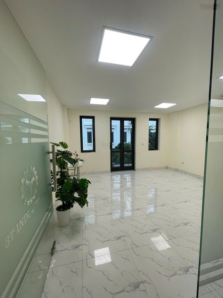 Cho thuê văn phòng tại Kiến Hưng Luxury, diện tích 67 m2 đã ngăn 2 phòng làm việc