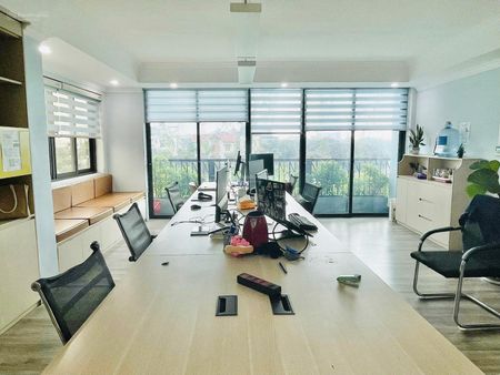 Cho thuê sàn văn phòng 150m biệt thự căn góc mặt phố Việt Hưng, Long Biên