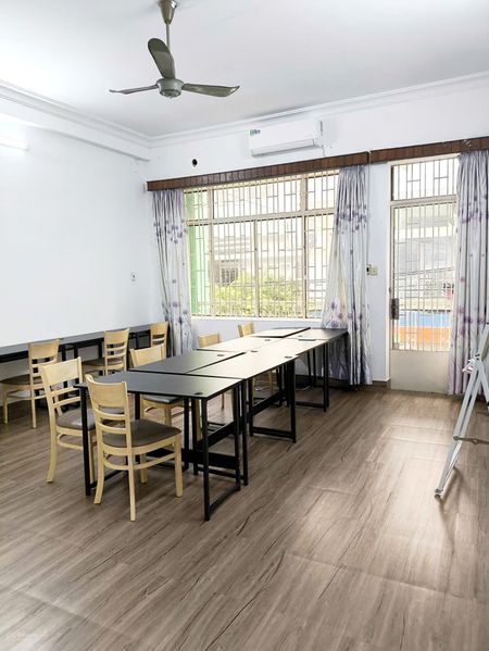 Cho thuê sàn văn phòng, lớp học đầy đủ nội thất hẻm xe hơi Bình Giã khu Etown Tân Bình