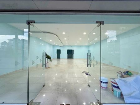 Cho thuê mặt bằng vị trí ngay Ngã Tư Sở Sao
