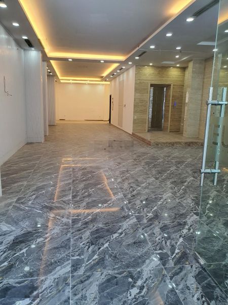 Cho thuê văn phòng Bà Triệu 150m2 thông sàn, phù hợp làm VP
