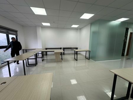 Cho thuê sàn văn phòng Nguyễn Xiển, DT 80m2/tầng, sàn thông đẹp