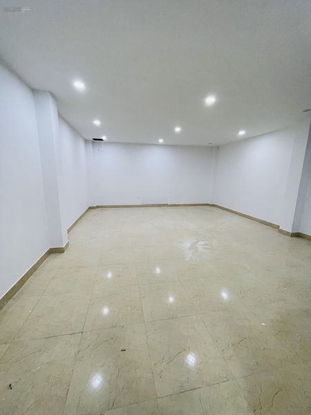 Chính chủ cho thuê văn phòng phố Trung Kính 40m2 7,5tr