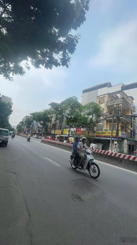 Cho thuê văn phòng tại Lạc Long Quân, 27 triệu, 150m2, chính chủ giá tốt