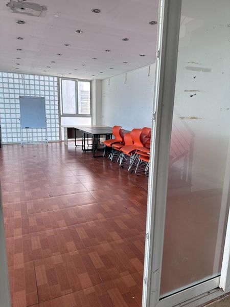 Cho thuê văn phòng tại tòa nhà số 9 Nguyên Hồng, quận Ba Đình. 70m2 giá 15 tr/tháng có xuất VAT
