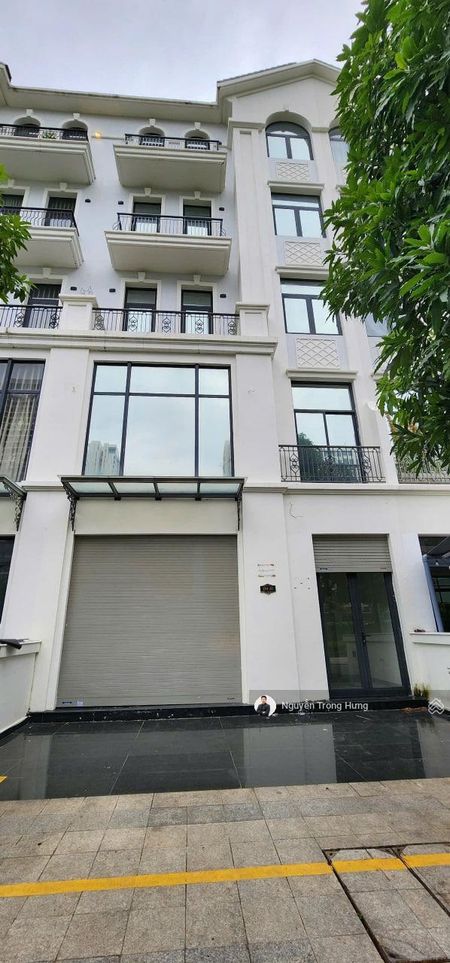 Tầng văn phòng nhà phố Vinhomes Grand Park 126m2 có lối đi riêng, thang máy giá tốt