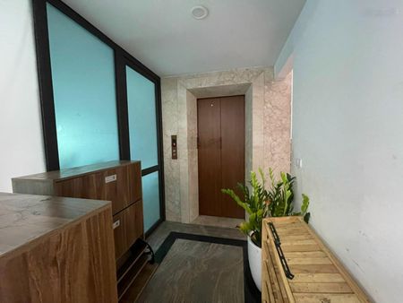 Cho thuê văn phòng Quận 3 - 50m2 - 90m2 - 130m2 - Đường Hoàng Sa, mặt kính view sông - free xe máy