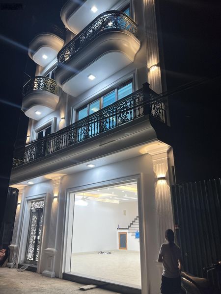 Cho thuê nhà 3 tầng, DT 100m2/1 sàn làm văn phòng, trung tâm dạy học Đức Thượng, Hoài Đức