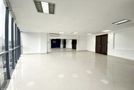 Cho thuê Sàn tòa Building Ngõ 168 Nguyễn Xiển diện tích 80m2 -300m2 giá 14tr - 45tr view full kính