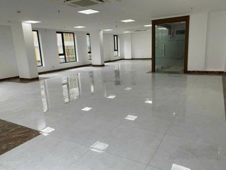 Cho thuê văn phòng xịn tại Nam Trung Yên, 35 triệu/m2, dt 150m2, ôtô vào đỗ thoải mái
