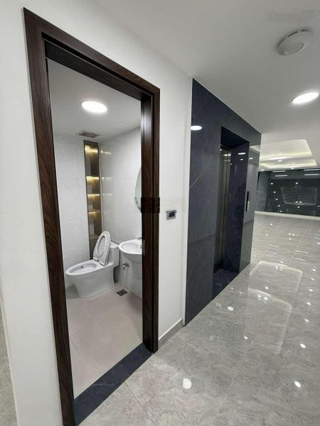 Cho thuê nhà mặt phố Kim Mã - Ba Đình - DTSD 400m2 - giá 60tr/ tháng có TL
