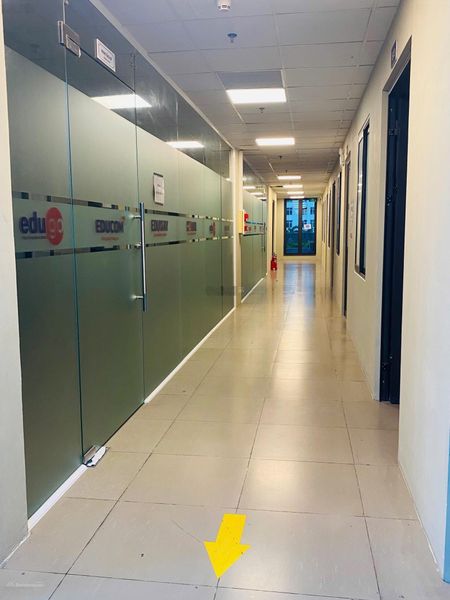 Mặt sàn làm việc, và có thể lưu trú được. Giá cực rẻ chỉ 100k/m2