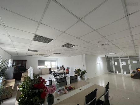 Cho thuê văn phòng chia sẻ tại Xuân La, 5 - 7 triệu, 35 m2, có thể sử dụng luôn
